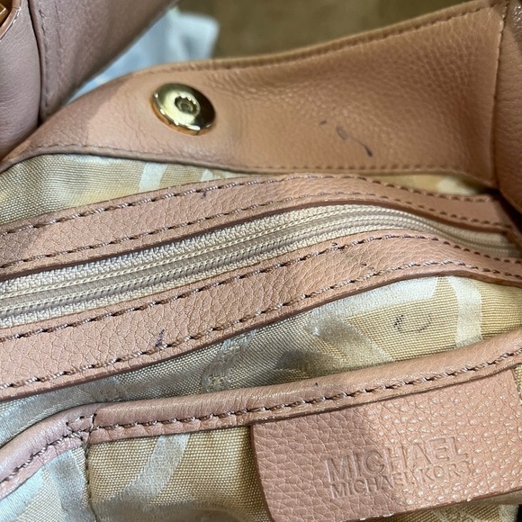 MICHAEL KORS LEATHER HOBO - Picture 12 of 16